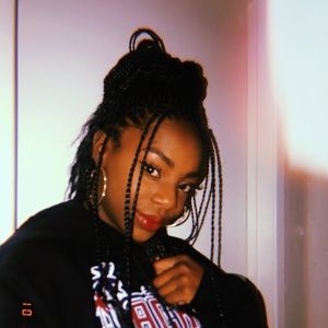 Meet your Posher, Dominique